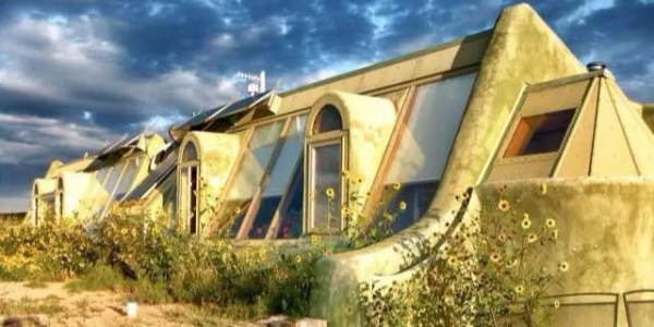 這個(gè)老炮兒建筑師讓難民住垃圾堆，卻贏得全世界尊重！